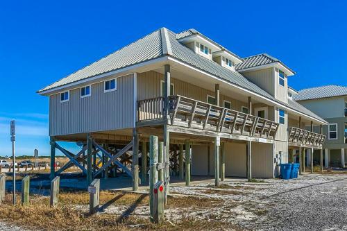 Ranch Beach House by Meyer Vacation Rentals — 4-Star Luxury Hotel in Gulf Shores, United States