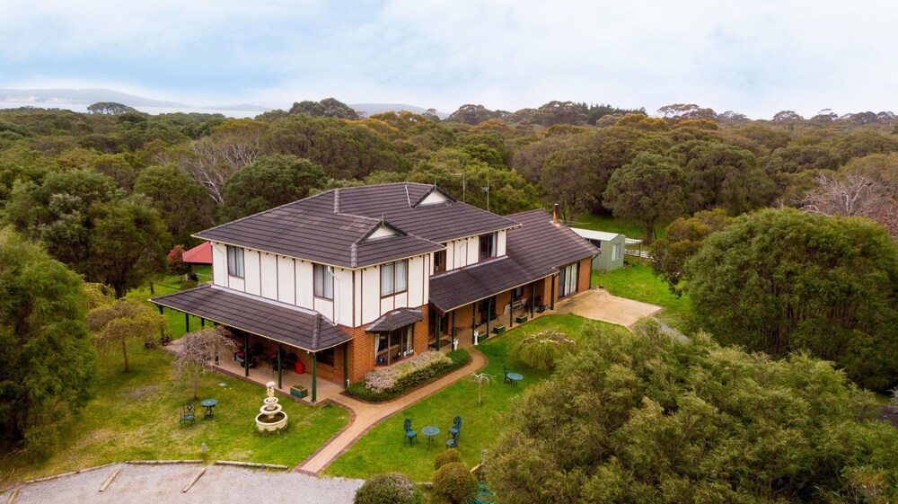 Albany's Big Grove Bed & Breakfast — 4-Star Luxury Hotel in Albany, Australia
