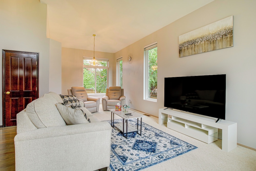 Washington Retreat w Yard Near Seattle — hotel in Marysville