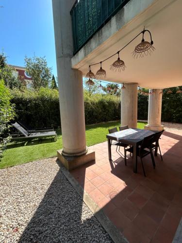 Cosy Rez de Jardin Clim & Parking in Aix-En-Provence, France