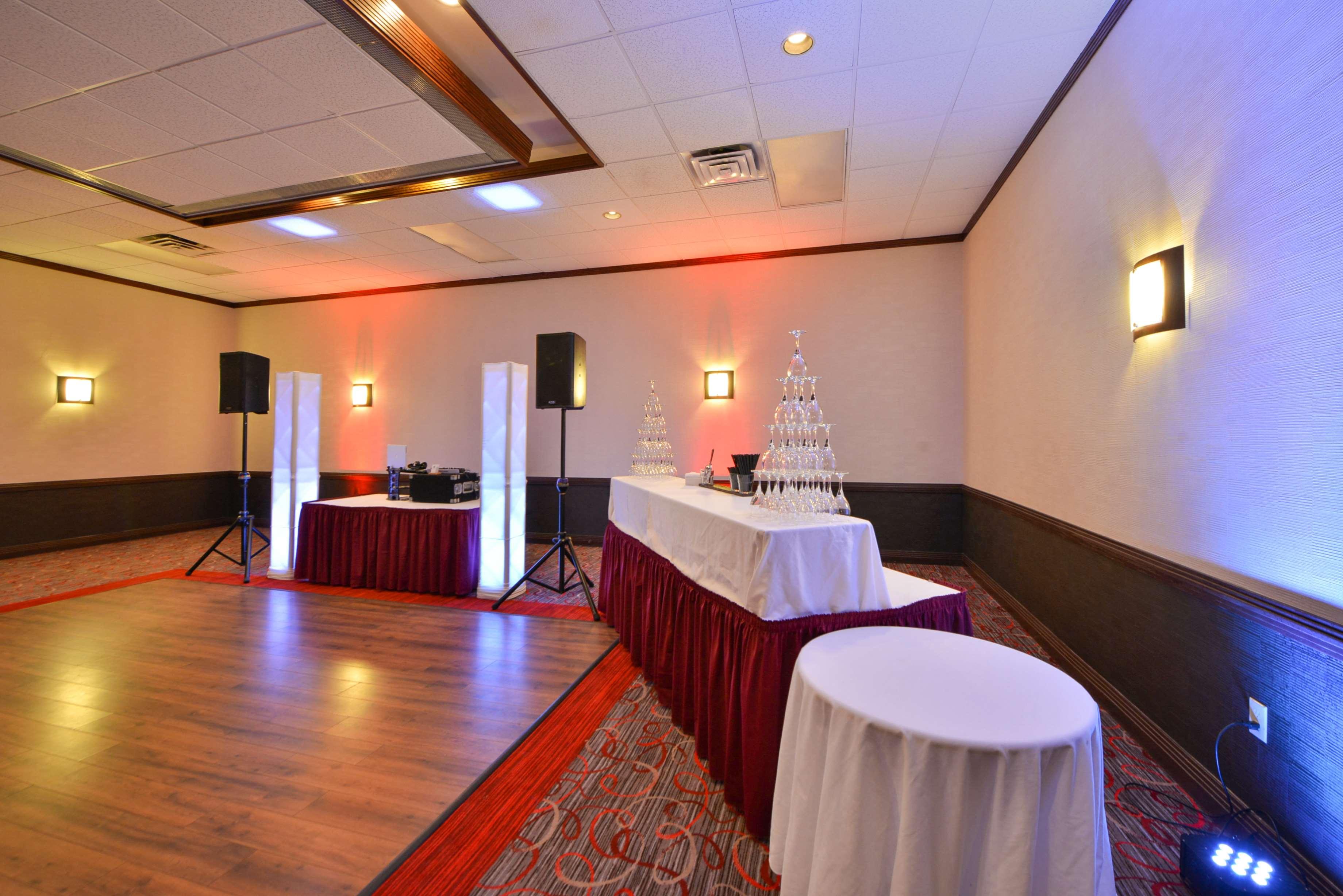 Radisson Hotel Madison - photo 21
