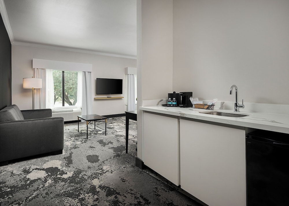 Champions Club and Hotel Houston Westchase - photo 17