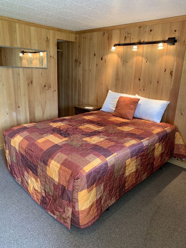 Whippoorwill Motel & Campsites - photo 4