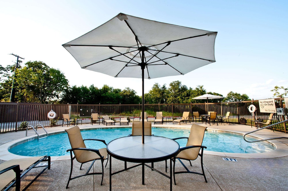Hampton Inn & Suites Denison - photo 11