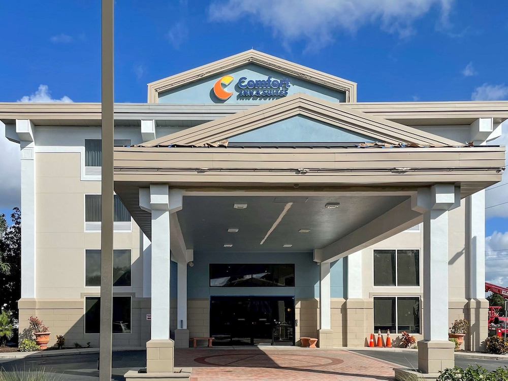 La Quinta Inn & Suites by Wyndham Sarasota I75 - photo 34