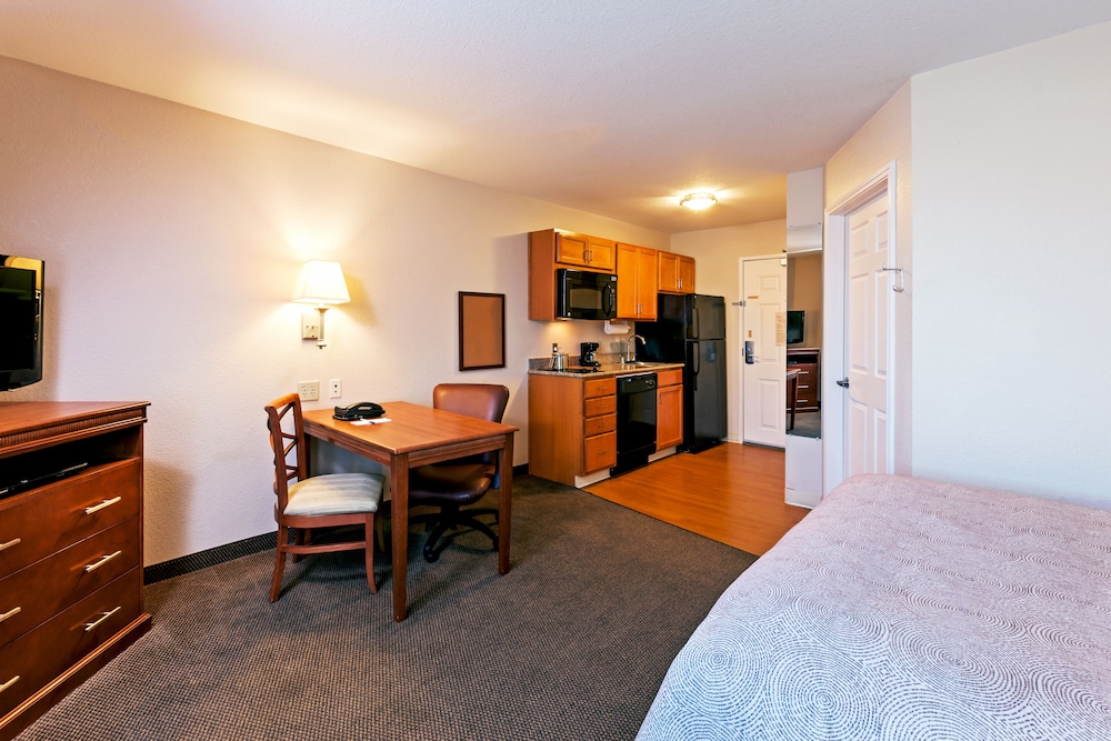 Candlewood Suites Pearland by IHG - photo 11