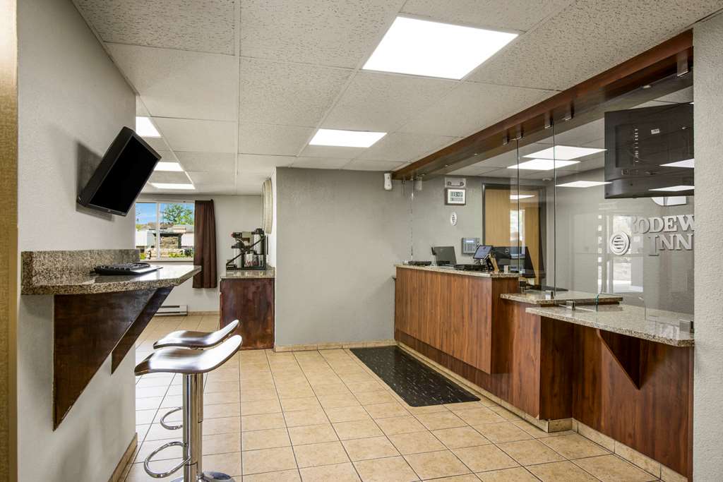 Rodeway Inn & Suites Grand Rapids Southeast - photo 7