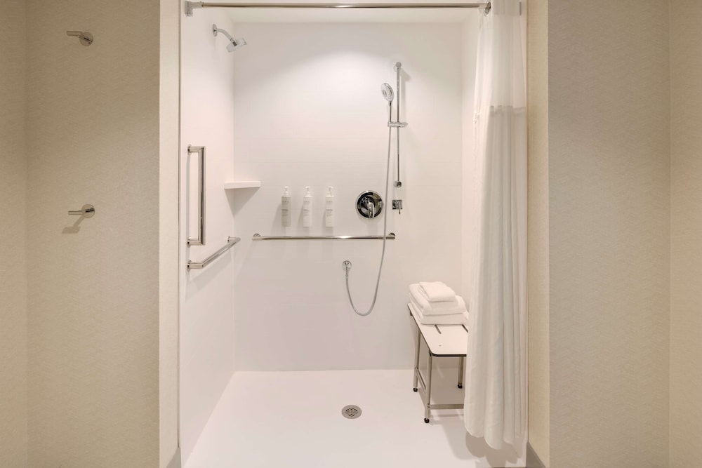 Hilton Garden Inn Haymarket - photo 31