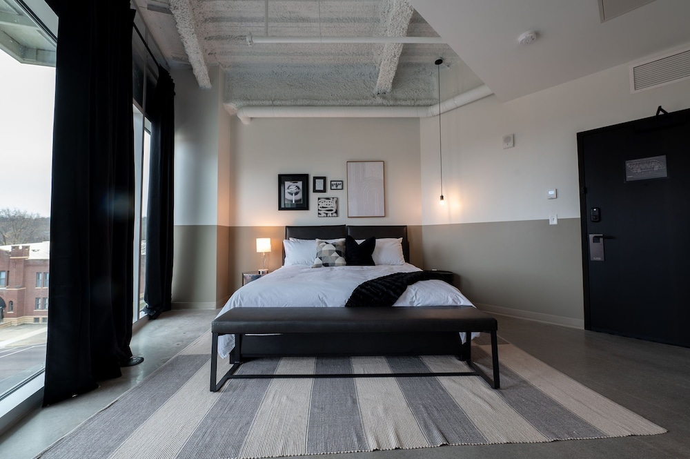 Arch and Cable Hotel - photo 14