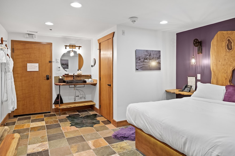The Horton Hotel and Rooftop Lounge - photo 33