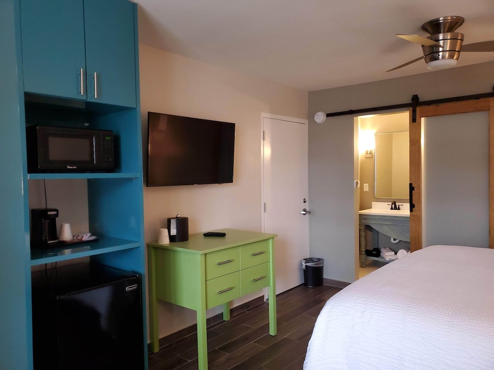 Seven Hills Suites - photo 8
