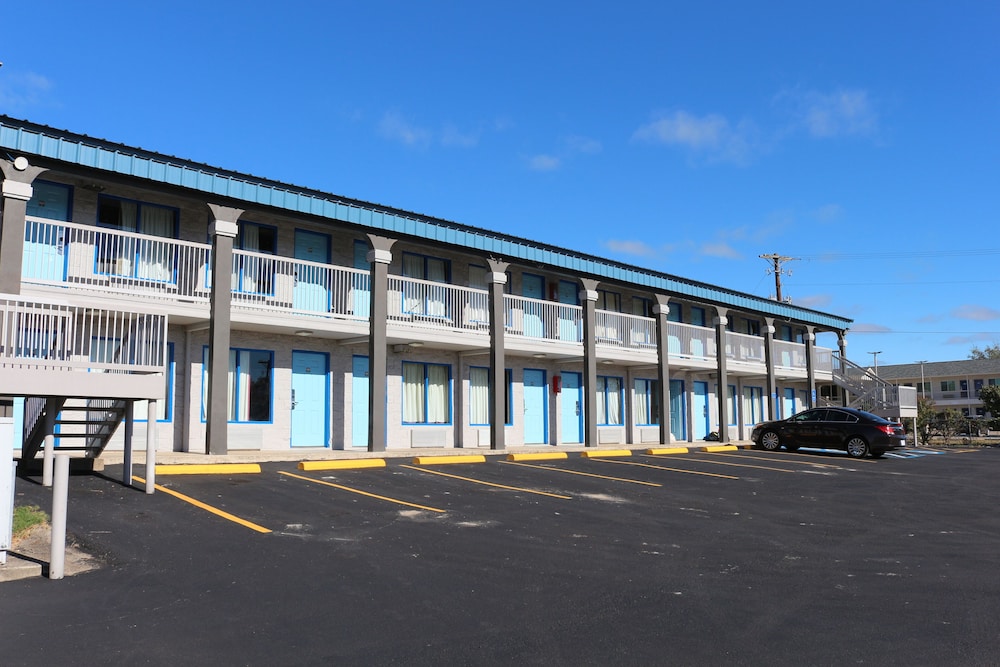 LoneStar Inn - photo 24