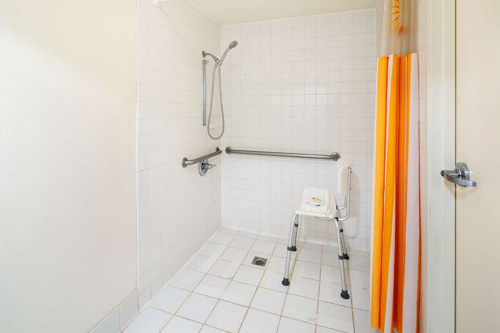 La Quinta Inn & Suites by Wyndham Thousand Oaks Newbury Park - photo 13