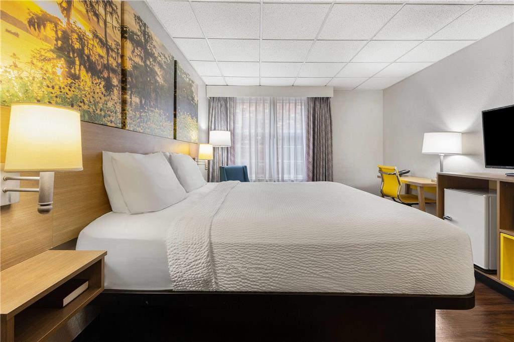 Days Inn by Wyndham Madisonville - photo 33