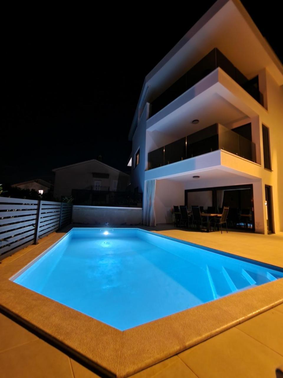 Luxury Apartment Marco Polo with a Private Swimming Pool with Salt Sea Water — 4-Star Luxury Hotel in Punat, Croatia
