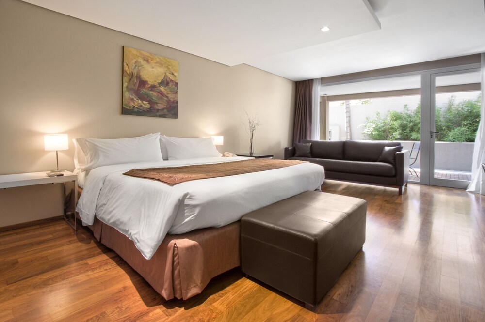 San Isidro Plaza Hotel