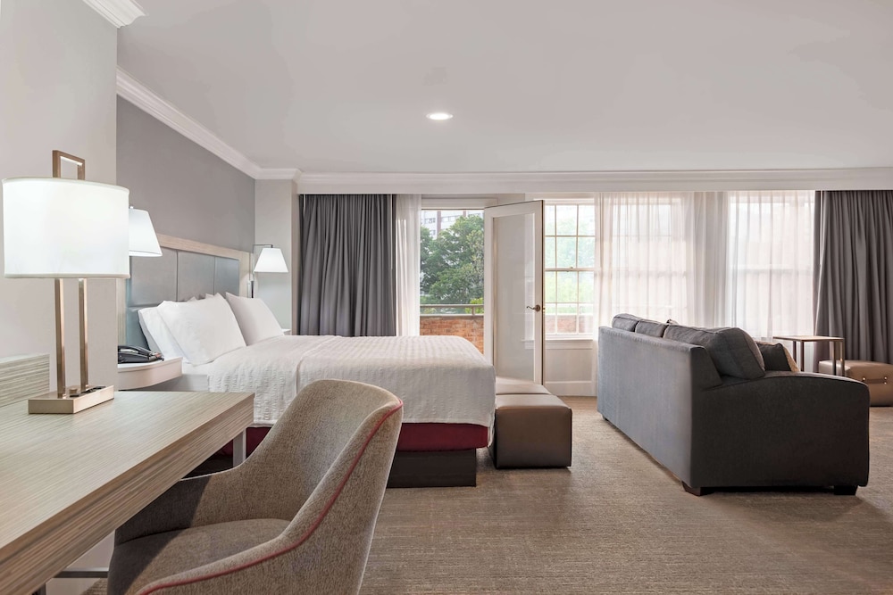 Hampton Inn & Suites Stamford - photo 15