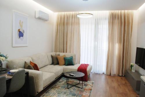 Lindi's Apartment 4 6 — 4-Star Luxury Hotel in Tirana, Albania