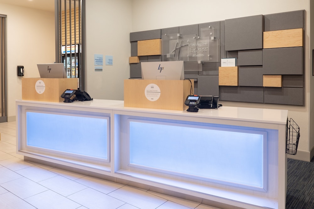 Holiday Inn Express & Suites Firestone Longmont an IHG Hotel - photo 2