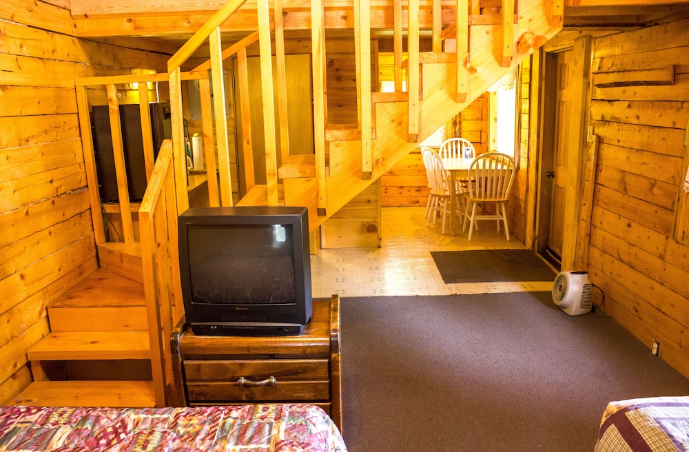 Midnight Sun Log Cabins - photo 26