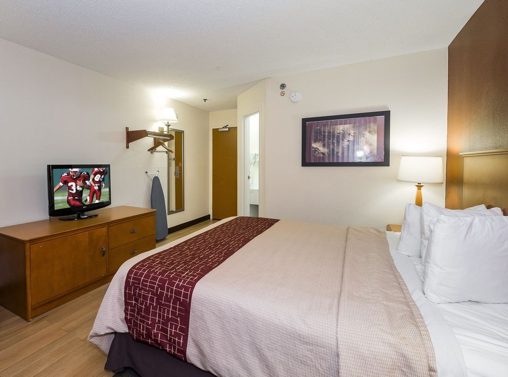 Cedar Rapids Inn - photo 15
