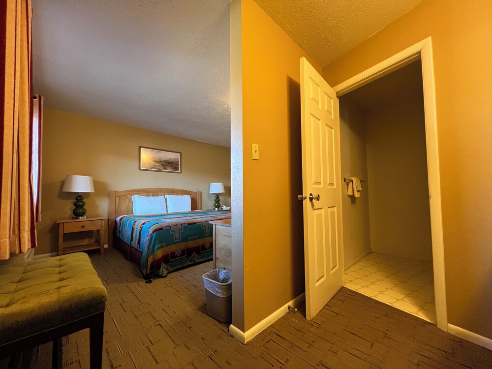The Rim Rock Inn - photo 24