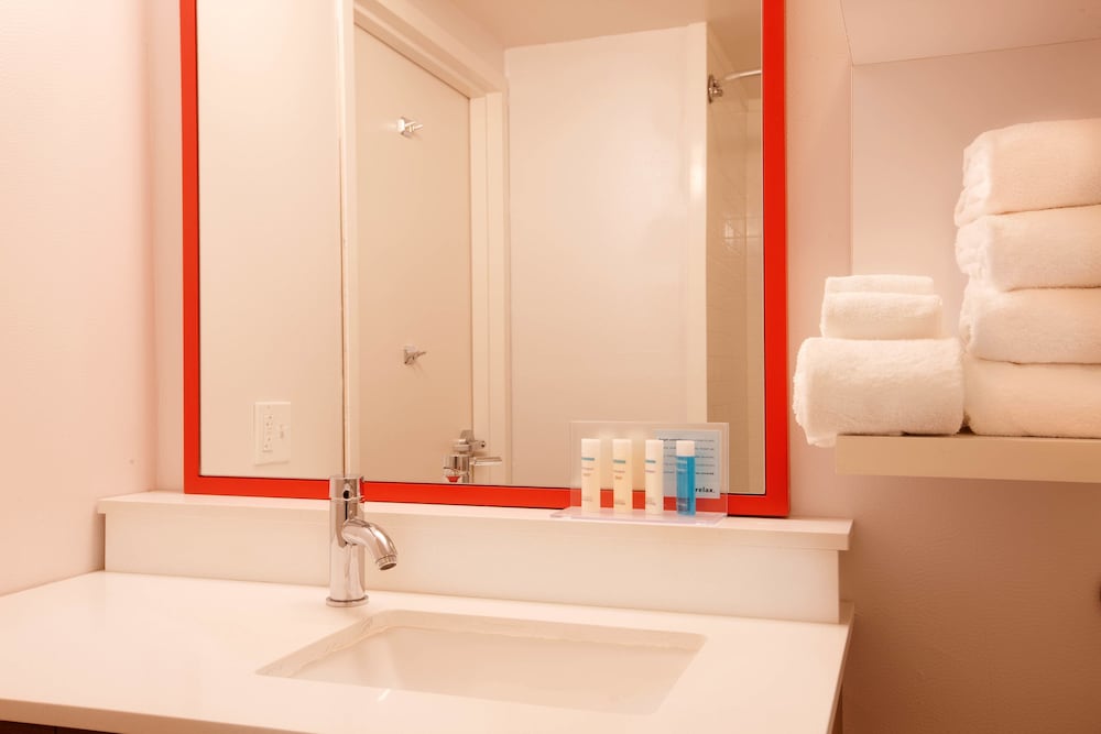 Hampton Inn Pennsville - photo 26