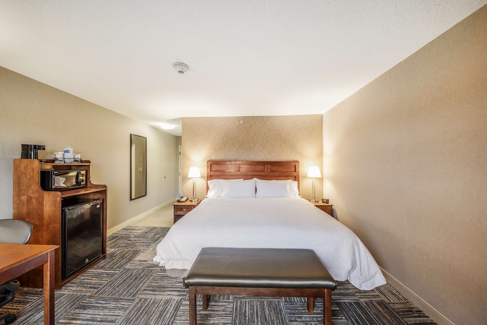 Hampton Inn Greenfield - photo 16