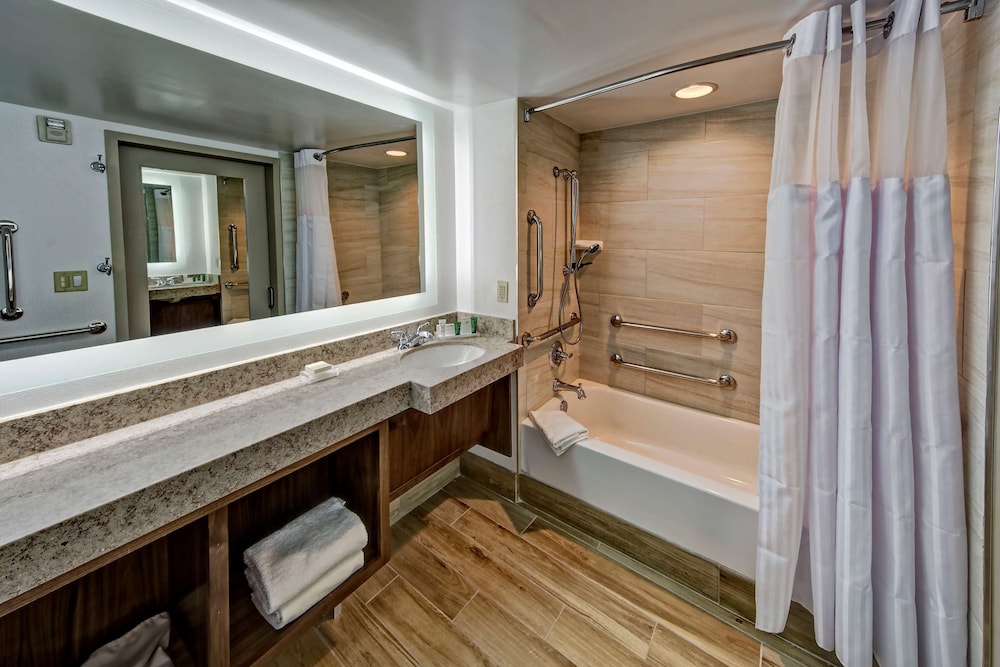 Hilton Knoxville Airport - photo 20