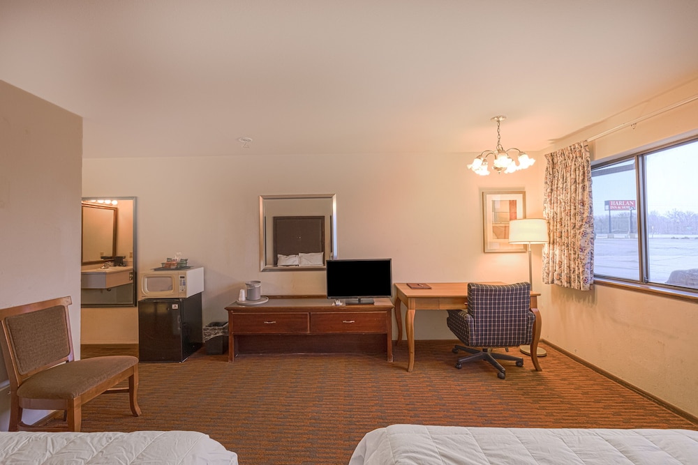 Harlan Inn and Suites - photo 34