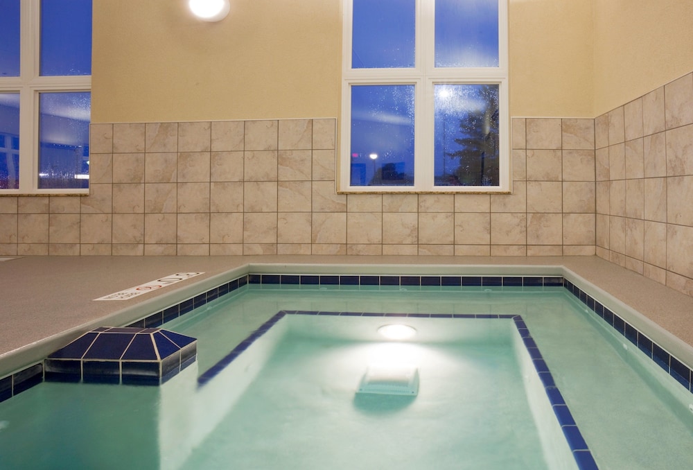 Holiday Inn Express & Suites Antigo by IHG - photo 25