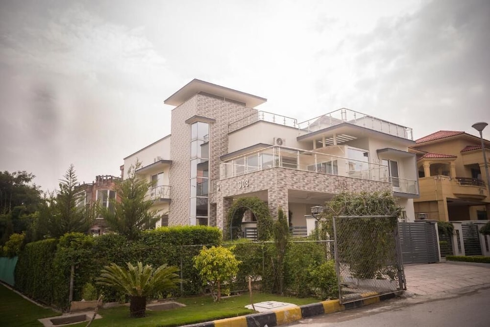 Canadian Inn — hotel in Islamabad