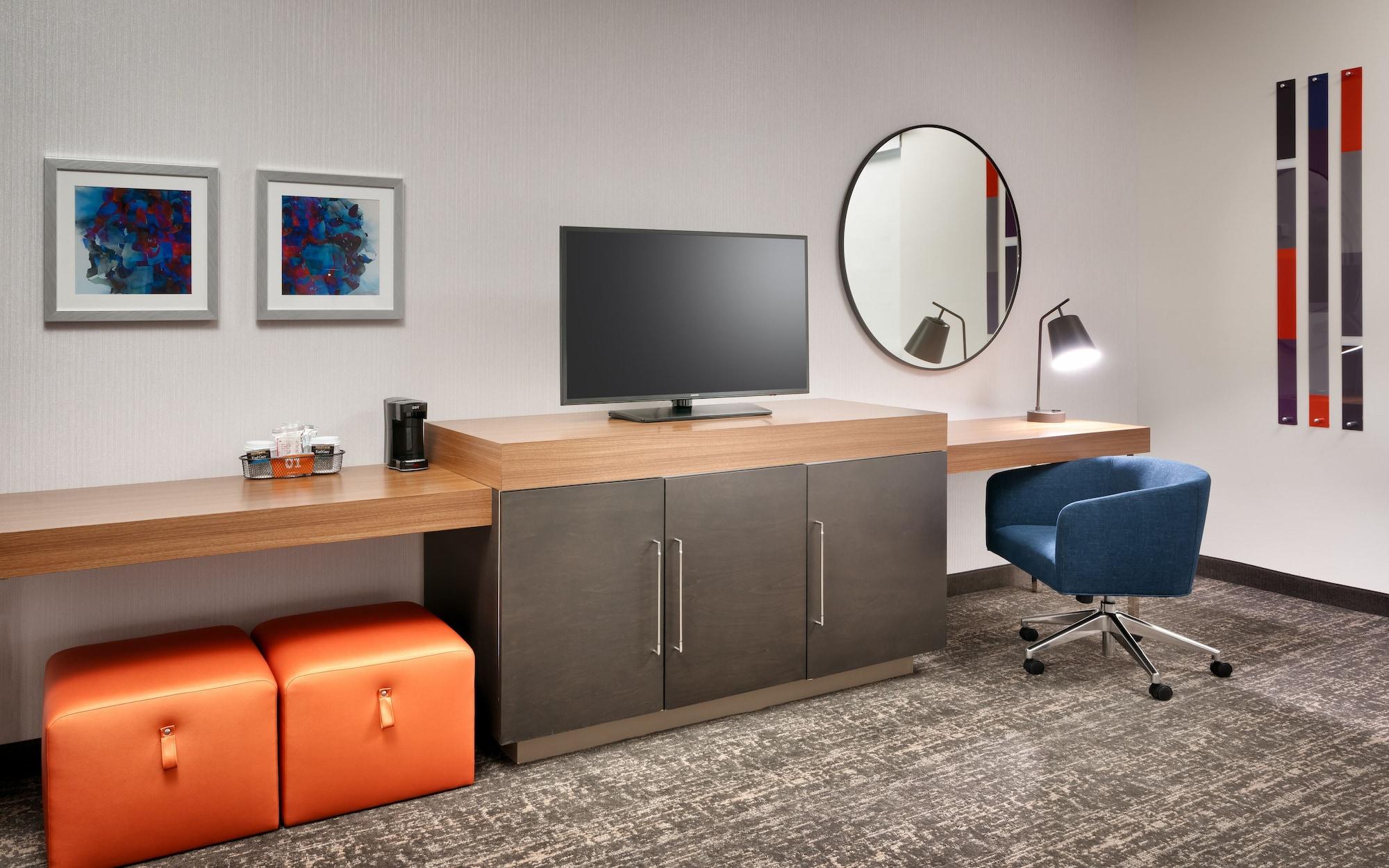 Hampton Inn & Suites Anaheim Resort Convention Center - photo 14