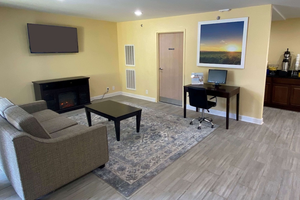 Days Inn by Wyndham Atlanta Southlake Morrow - photo 25