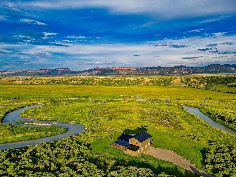 Sevier River Retreat — 4-Star Luxury Hotel in Hatch, United States