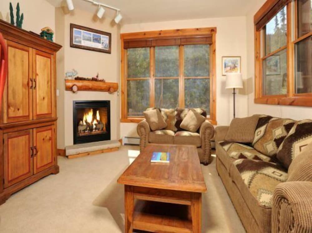 Charming Condo Nestled in the East Keystone Resort Neighborhood Shuttle to Ski Slopes Outdoor Pool and Hot Tub - photo 3