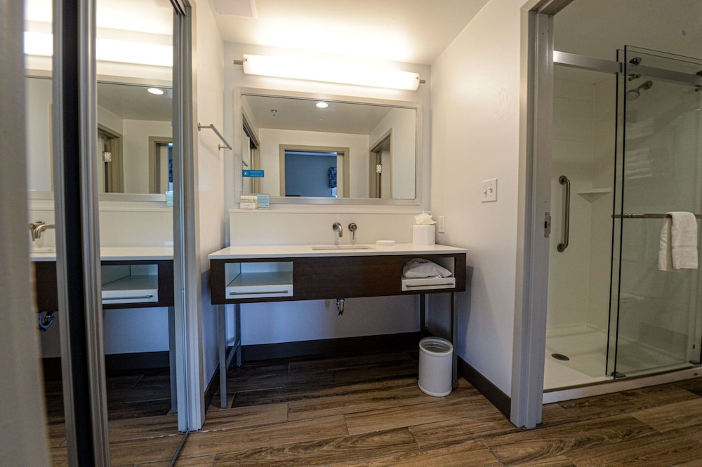 Hampton Inn & Suites Lenoir - photo 37
