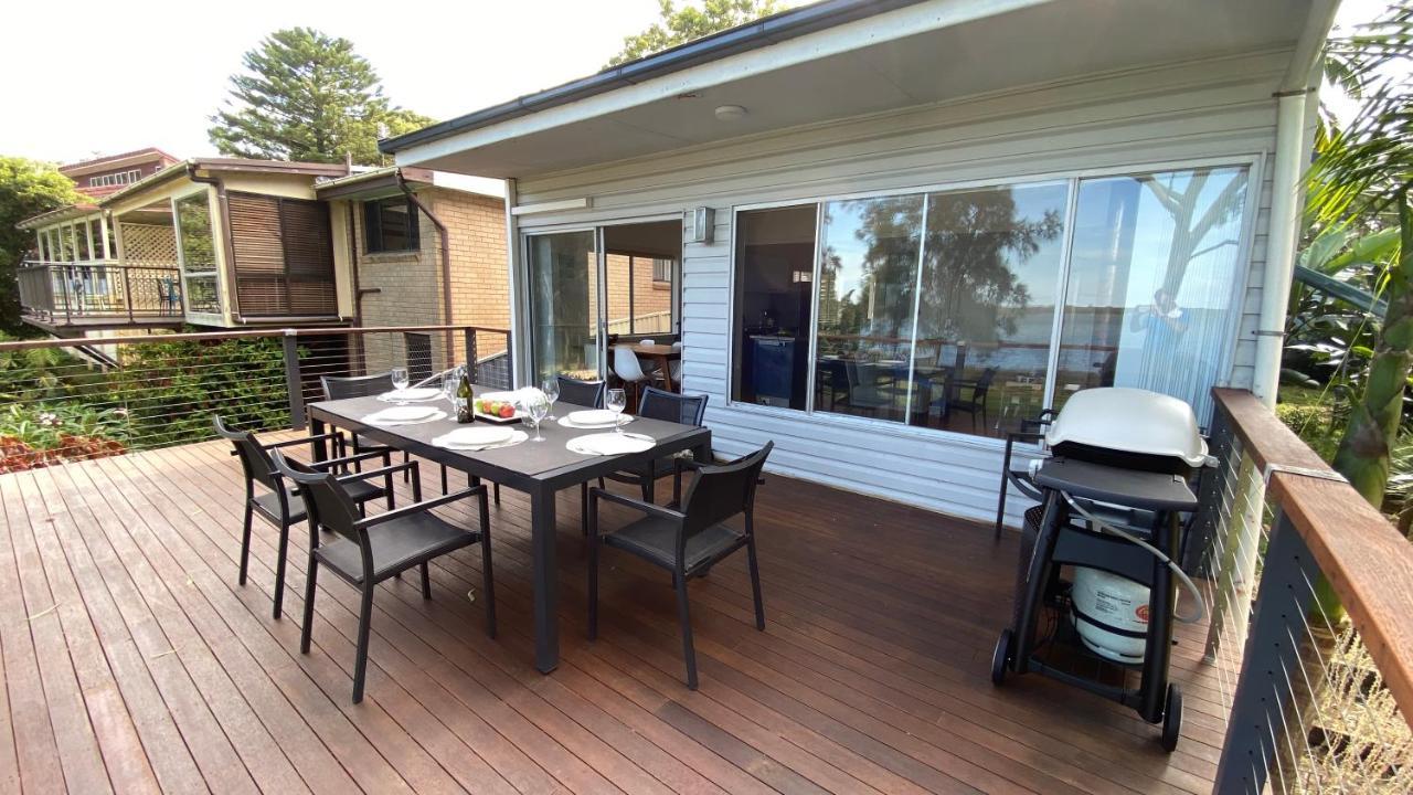 Absolute Lakefront House Enjoy the Sunrise — 4-Star Luxury Hotel in Budgewoi, Australia