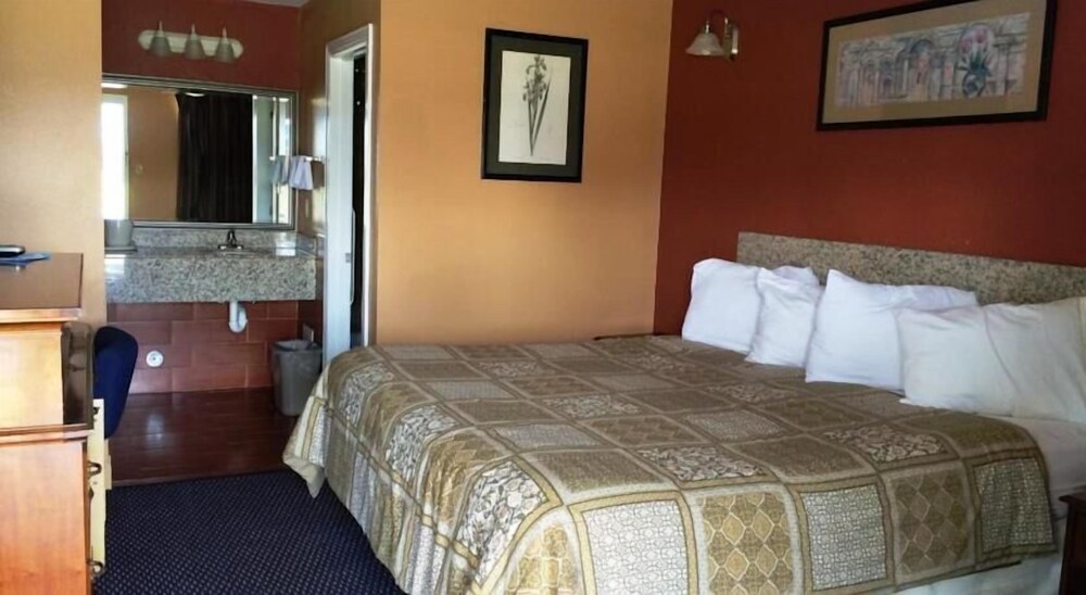 Deluxe Motel - photo 3