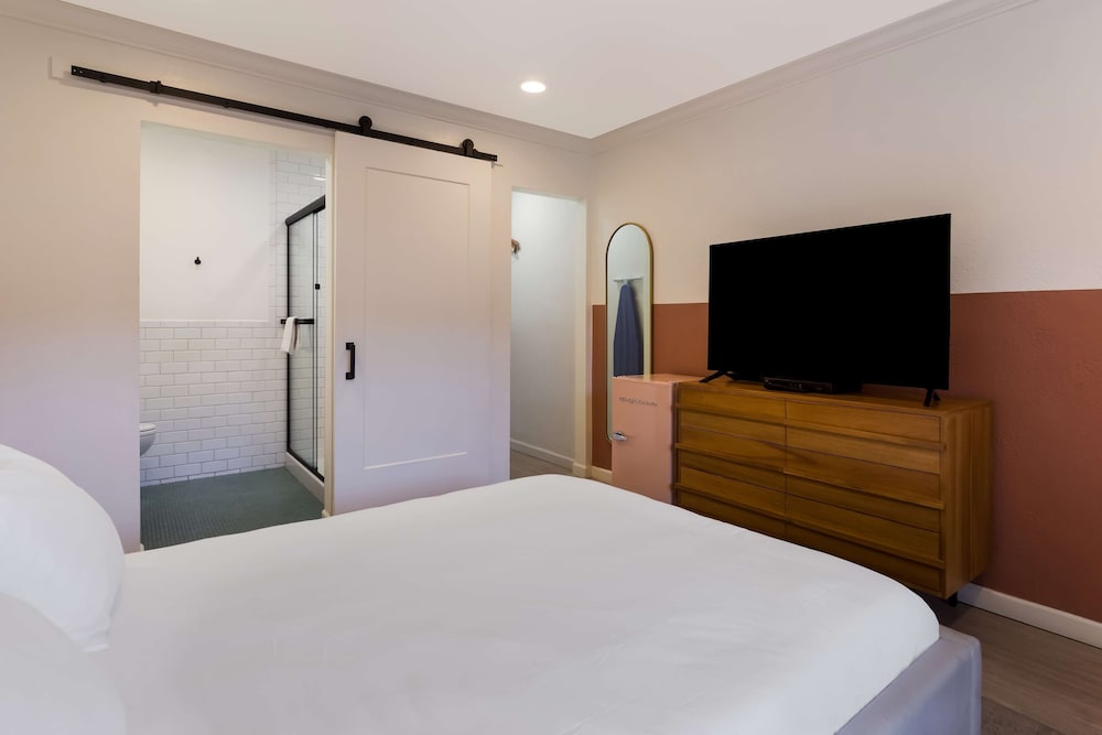 Signature Inn Oakland - photo 35