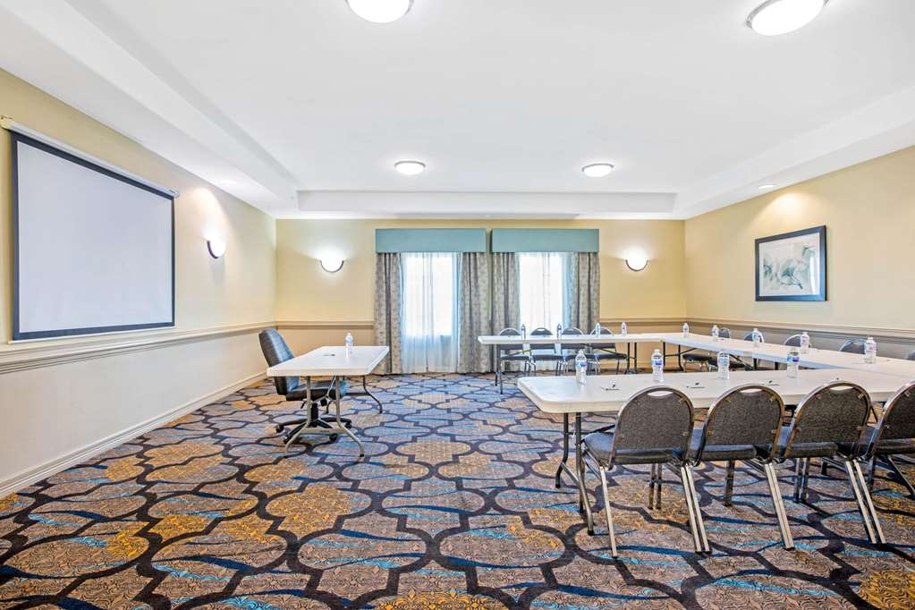 La Quinta Inn & Suites by Wyndham Corpus Christi Airport - photo 25