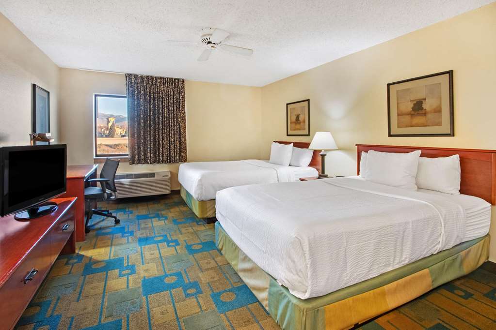La Quinta Inn & Suites by Wyndham Albuquerque Journal Ctr NW - photo 20