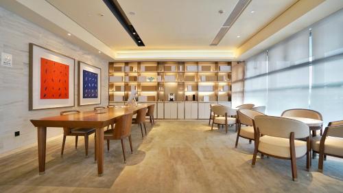 Ouhuazhou Holiday Hotel — hotel in Xihu