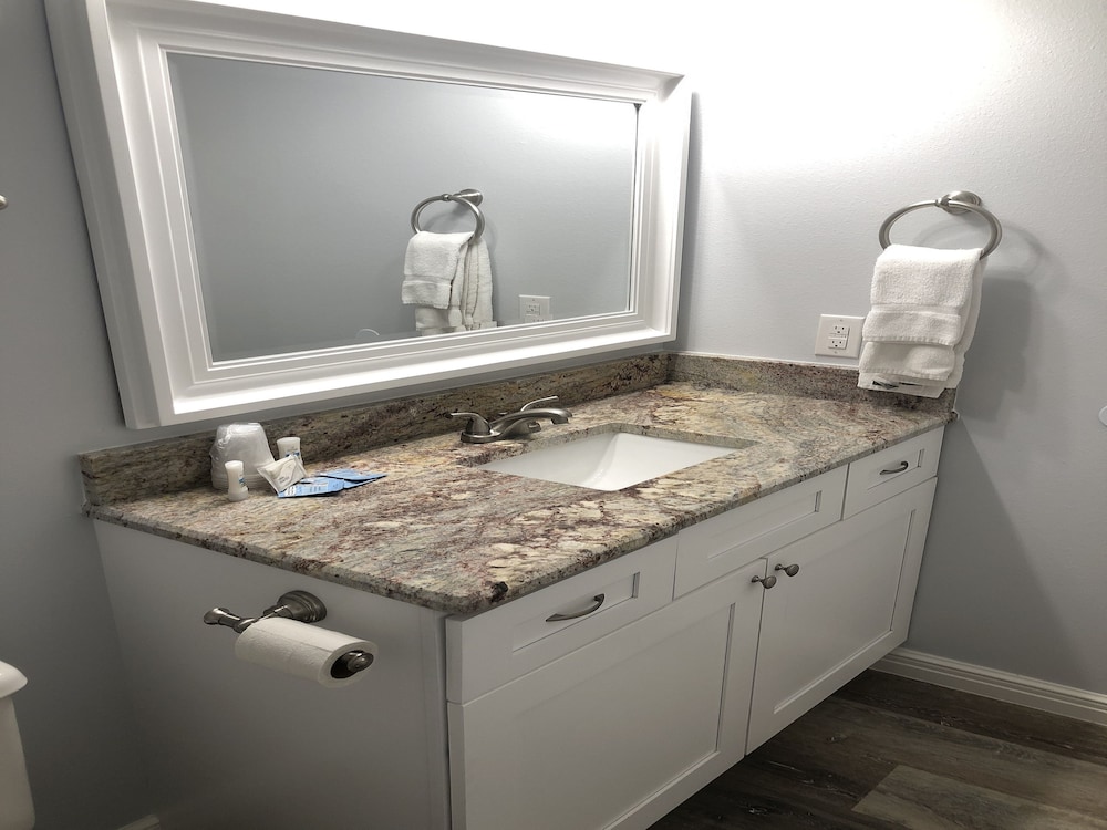 Beachgate CondoSuites & Motel - photo 99