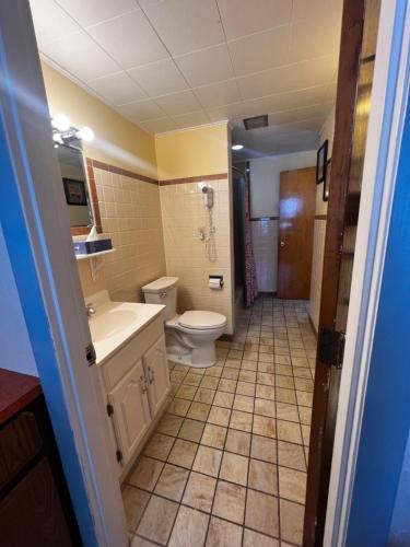 Claddagh Motel & Suites - photo 114