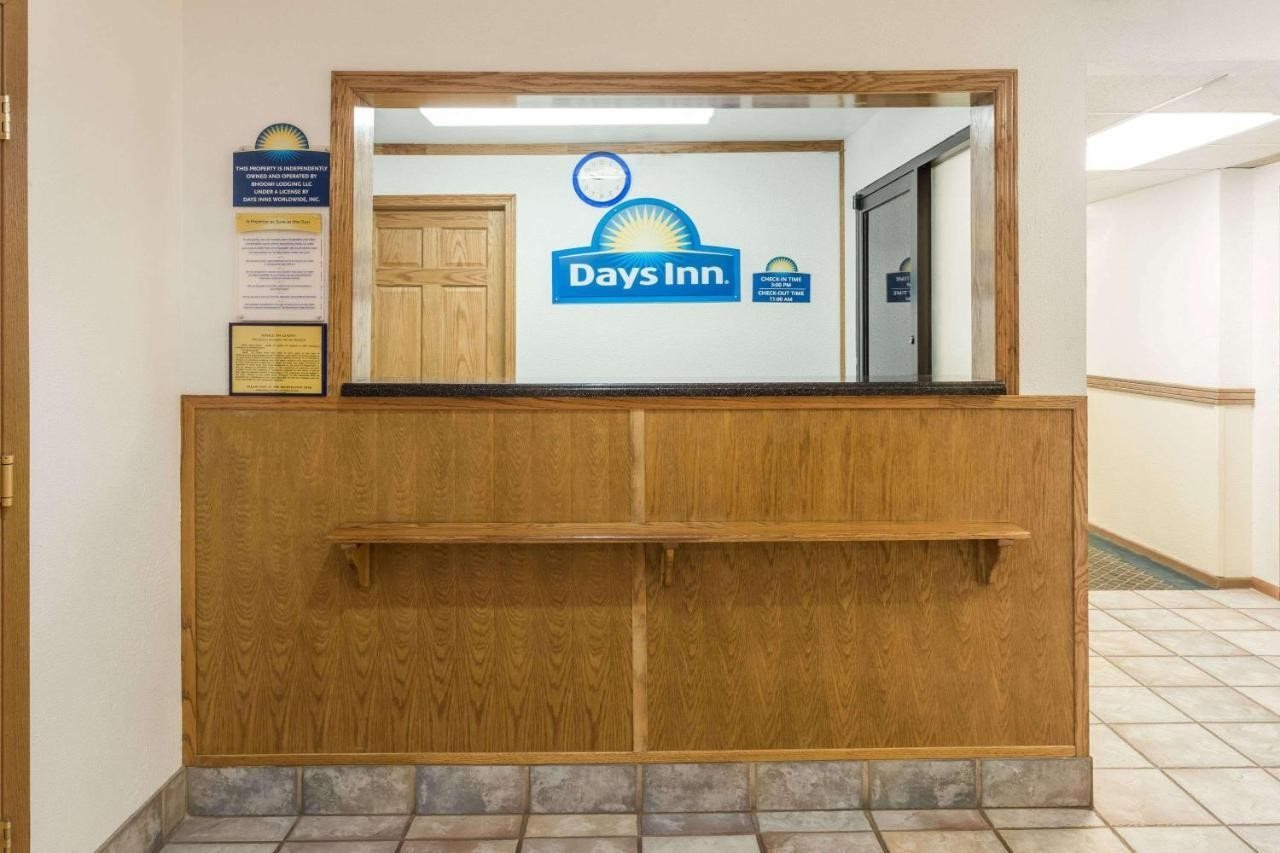 Days Inn by Wyndham Stoughton WI. - photo 3