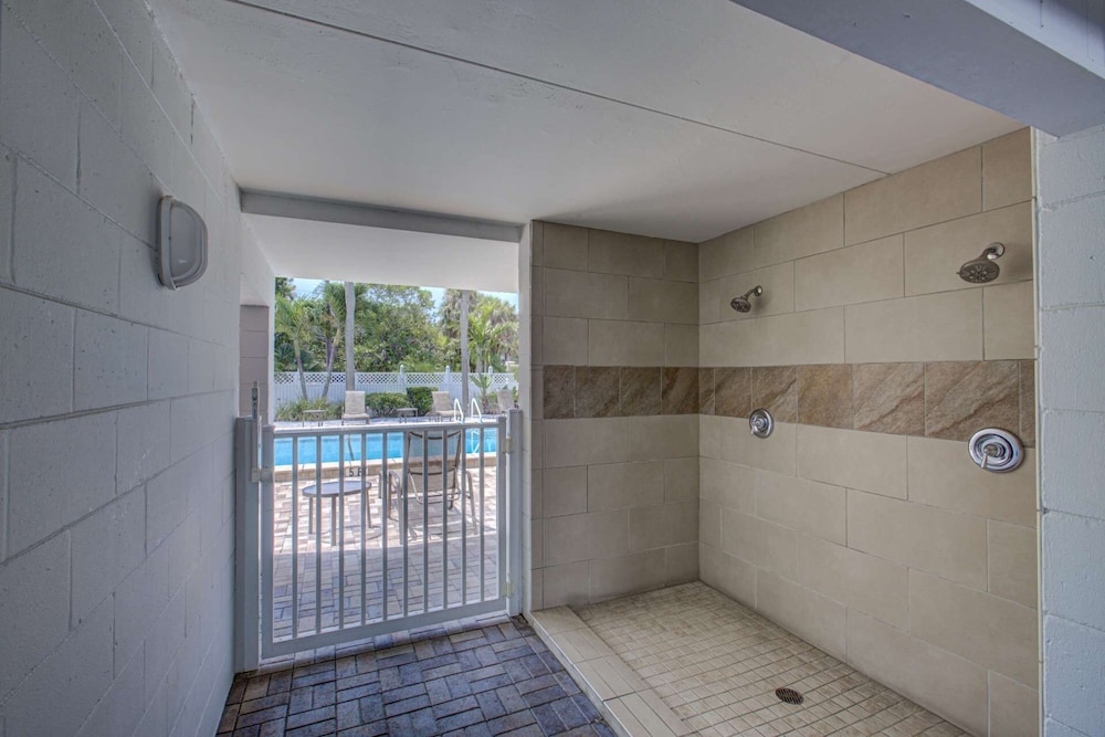 Siesta Sands Beach Resort 4th Floor With Elevator - photo 36