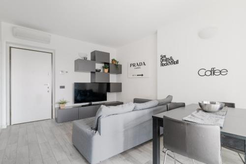 GuestHost Bonola M1 Balcony Apartment — 4-Star Luxury Hotel in Milan, Italy