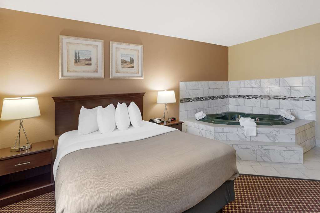 Quality Inn & Suites Bloomington University Area - photo 21