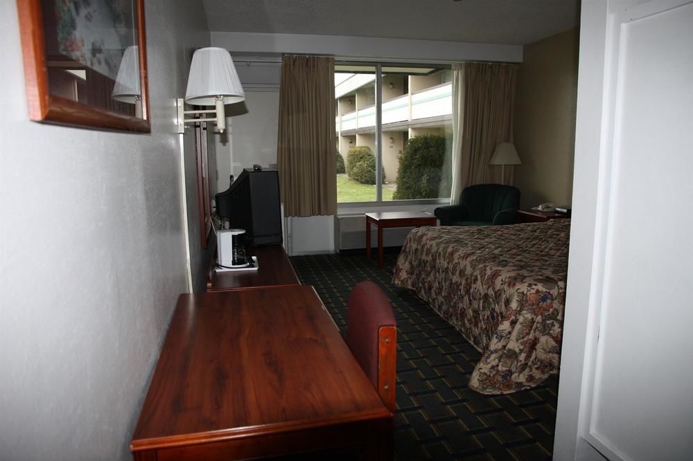 Garden Inn New Stanton Greensburg - photo 12
